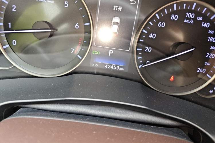 Used Lexus ES 2015 200 Elite Edition Odometer Close Up