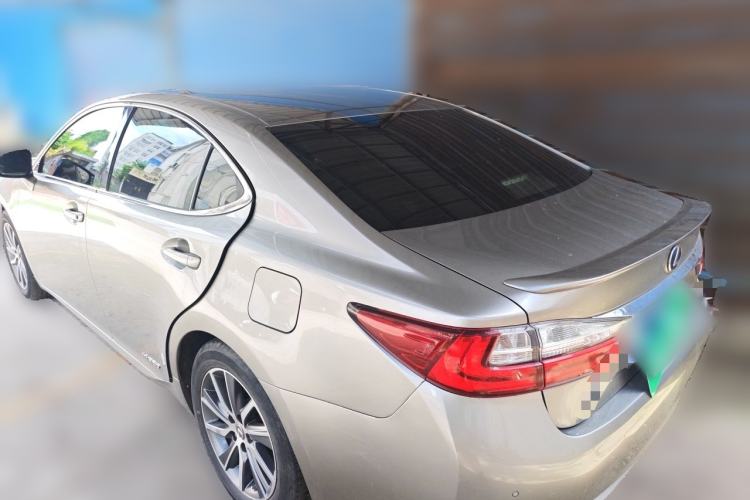 Used Lexus ES 2015 300h Comfort Edition Rear Left 45 Deg