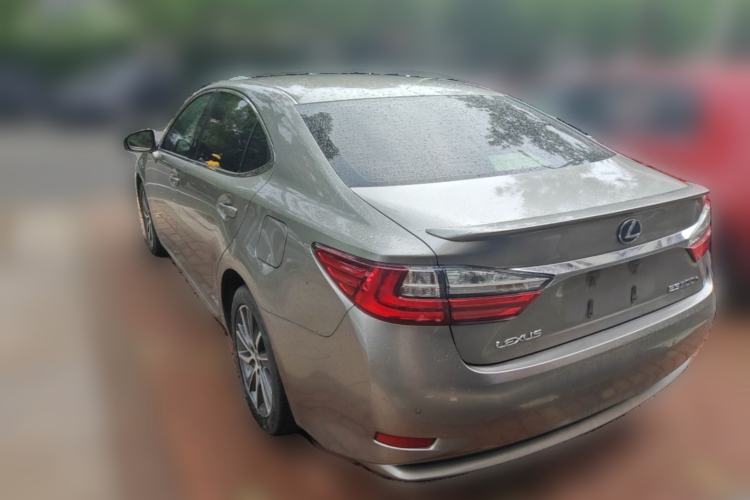 Used Lexus ES 2015 300h Comfort Edition Rear Left 45 Deg
