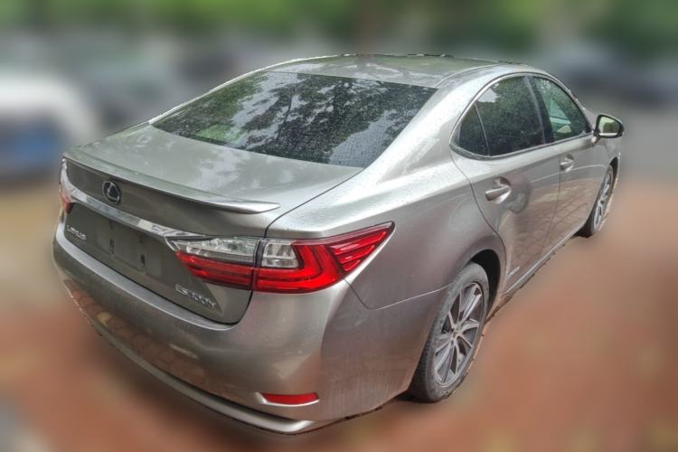 Used Lexus ES 2015 300h Comfort Edition Rear Right 45 Deg
