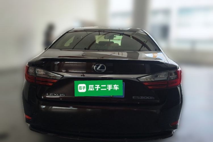 Used Lexus ES 2015 300h Comfort Edition Rear