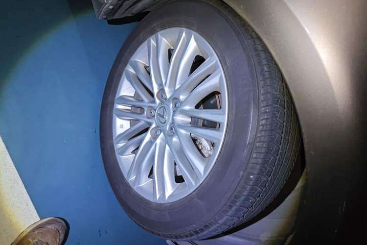Used Lexus ES 2015 200 Elite Edition Right Front Wheel Hub