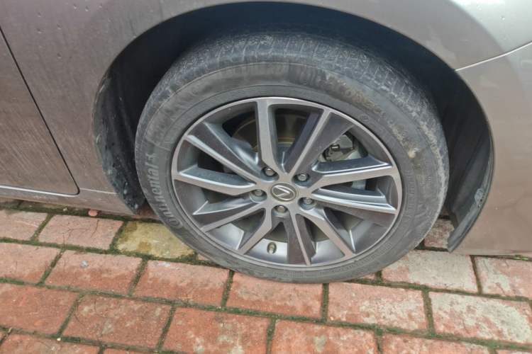 Used Lexus ES 2015 300h Comfort Edition Right Front Wheel Hub