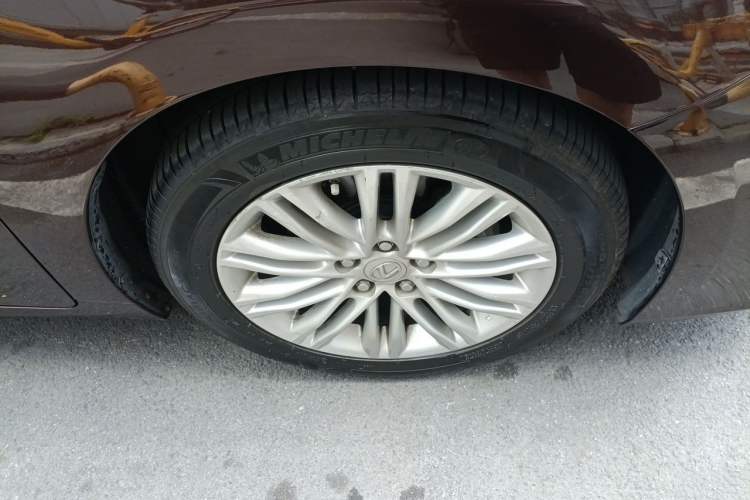 Used Lexus ES 2015 200 Elite Edition Right Front Wheel Hub