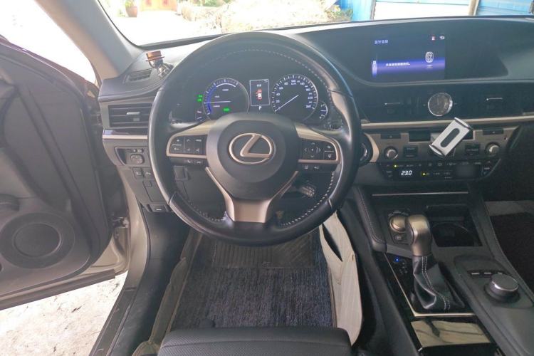 Used Lexus ES 2015 300h Comfort Edition Steering Wheel