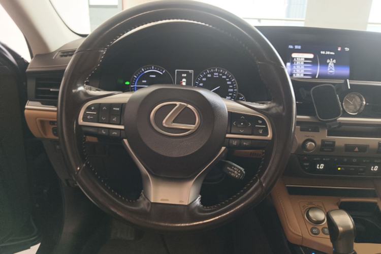 Used Lexus ES 2015 300h Comfort Edition Steering Wheel