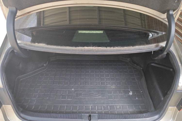 Used Lexus ES 2015 300h Comfort Edition Trunk