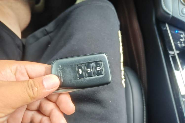 Used Lexus ES 2015 300h Comfort Edition Vehicle Key