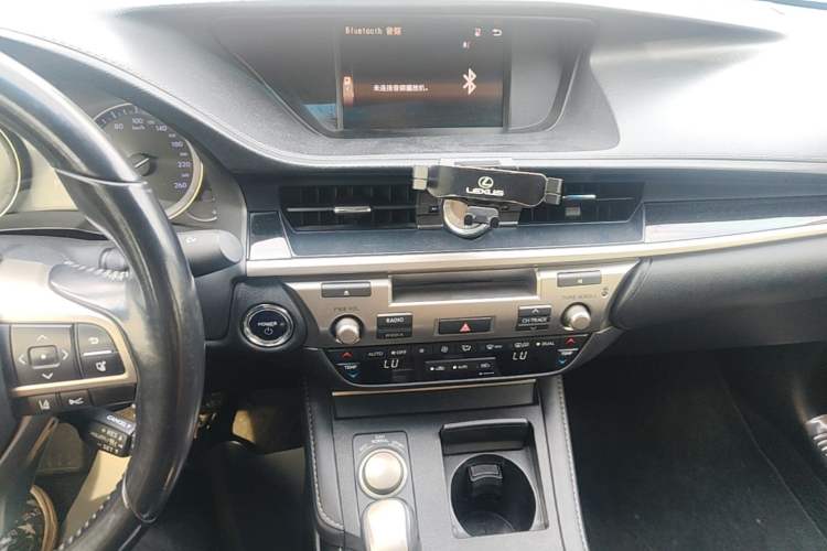 Used Lexus ES 2015 300h Comfort Edition Audio And AC Panel