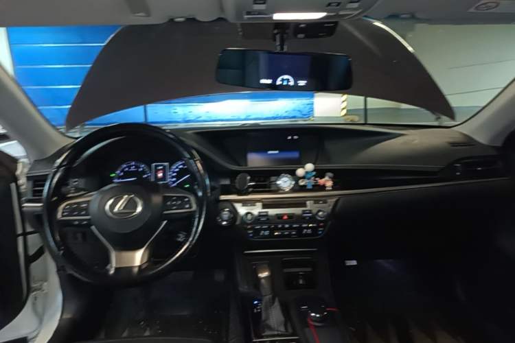 Used Lexus ES 2015 200 Elite Edition Center Console