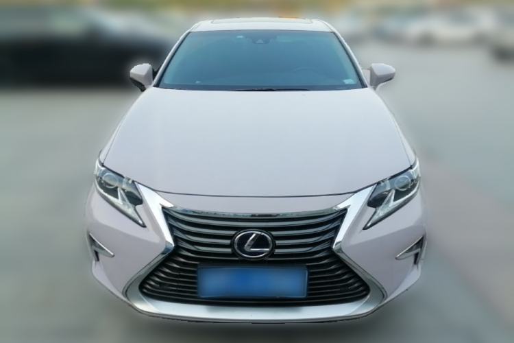 Used Lexus ES 2015 300h Comfort Edition Front