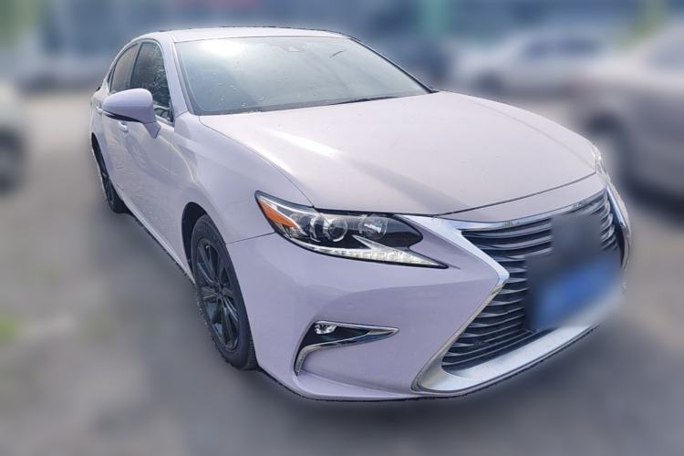 Used Lexus ES 2015 300h Comfort Edition Front Right 45 Deg