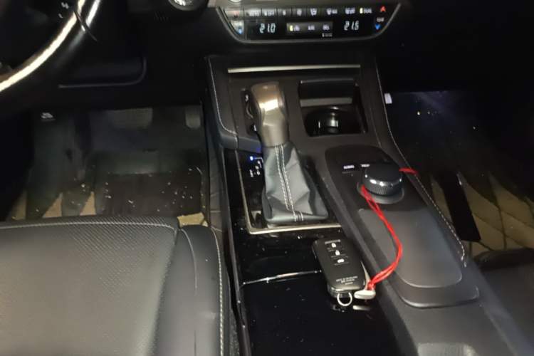Used Lexus ES 2015 200 Elite Edition Gear Lever