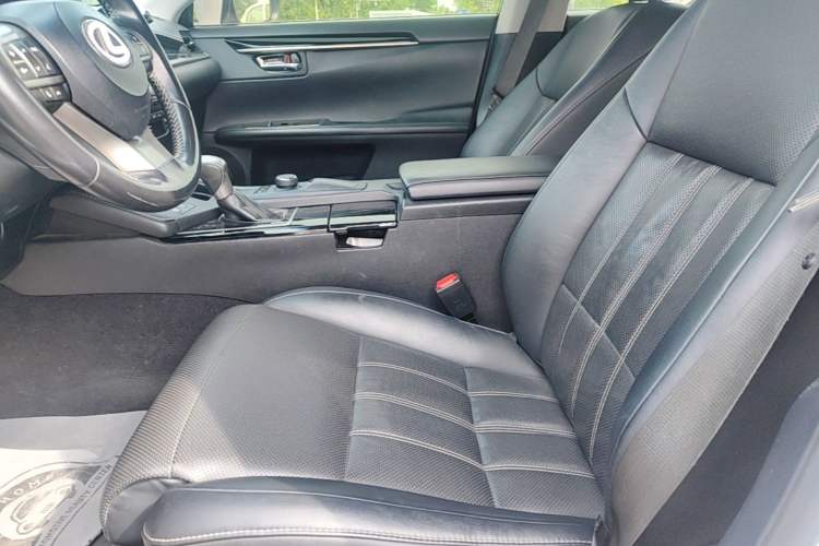 Used Lexus ES 2015 300h Comfort Edition Left Front Seat