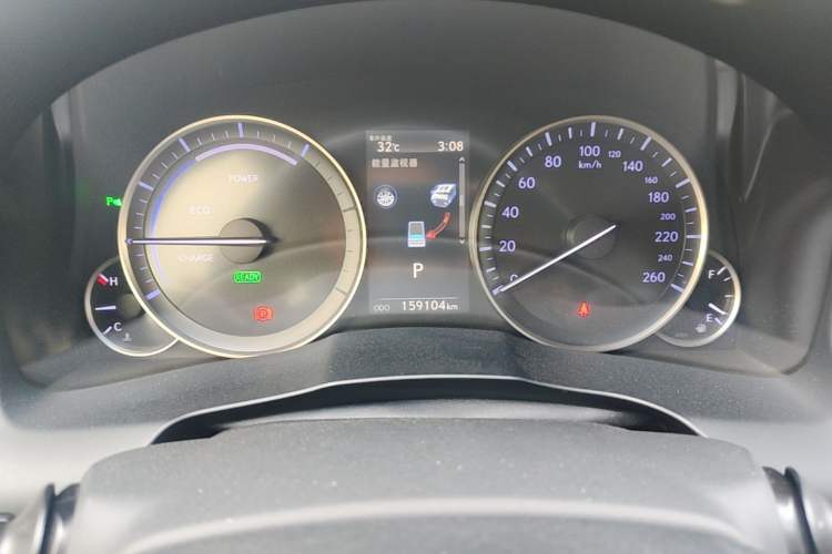 Used Lexus ES 2015 300h Comfort Edition Odometer Close Up