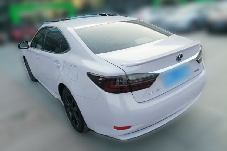 Used Lexus ES 2015 300h Comfort Edition Rear Left 45 Deg