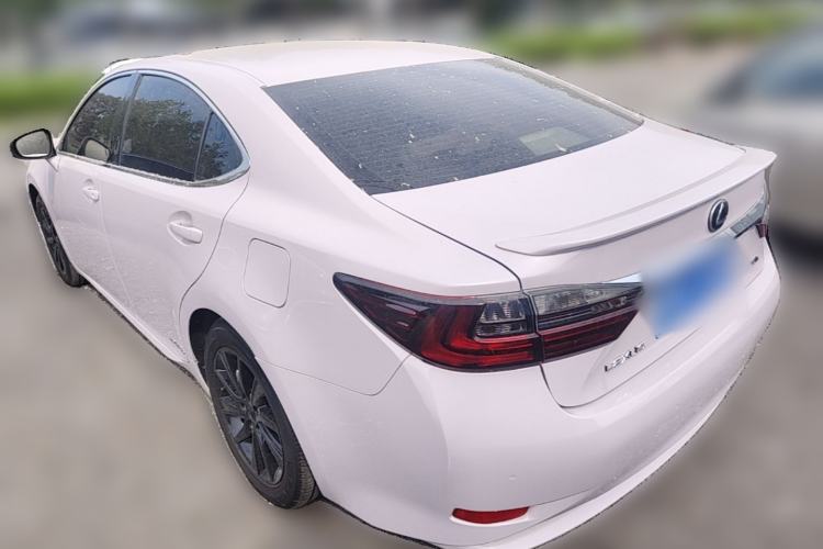 Used Lexus ES 2015 300h Comfort Edition Rear Left 45 Deg