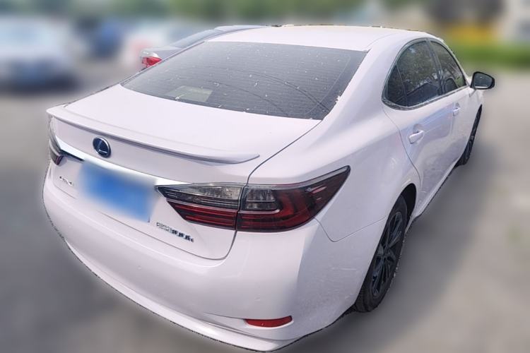 Used Lexus ES 2015 300h Comfort Edition Rear Right 45 Deg