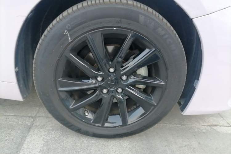Used Lexus ES 2015 300h Comfort Edition Right Front Wheel Hub