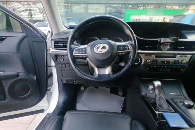 Used Lexus ES 2015 300h Comfort Edition Steering Wheel
