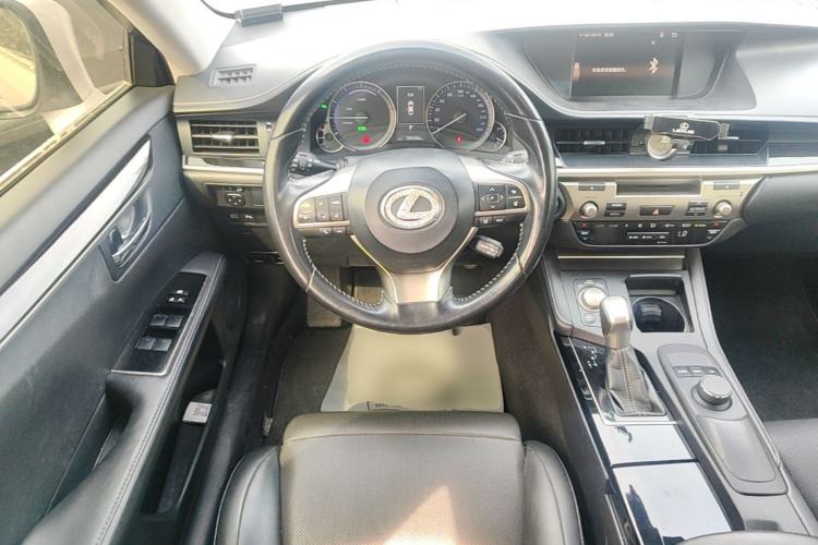 Used Lexus ES 2015 300h Comfort Edition Steering Wheel