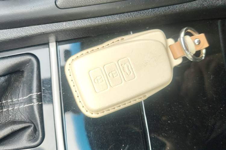 Used Lexus ES 2015 300h Comfort Edition Vehicle Key