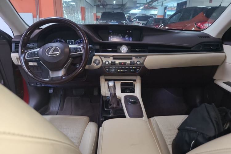 Used Lexus ES 2015 200 Elite Edition Center Console
