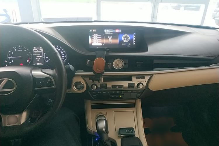 Used Lexus ES 2015 200 Elite Edition Center Console