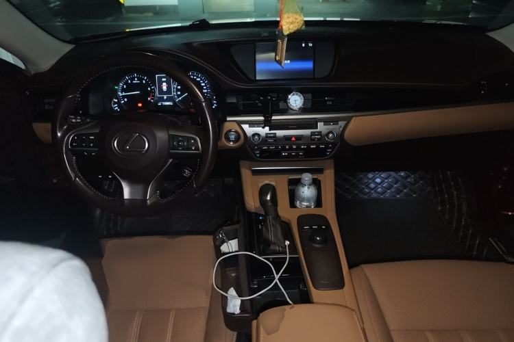 Used Lexus ES 2015 200 Elite Edition Center Console