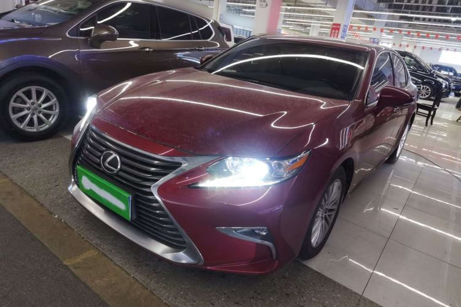 Used Lexus ES 2015 200 Elite Edition Front Left 45 Deg