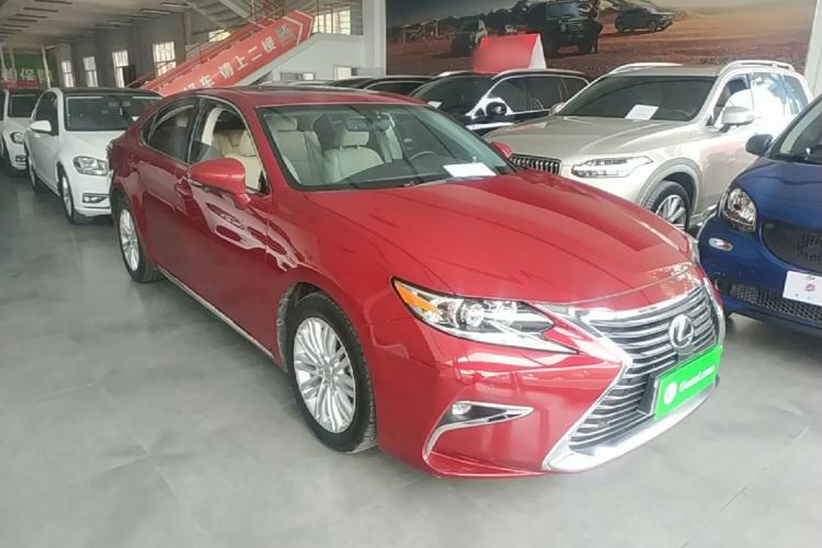 Used Lexus ES 2015 200 Elite Edition Front Right 45 Deg