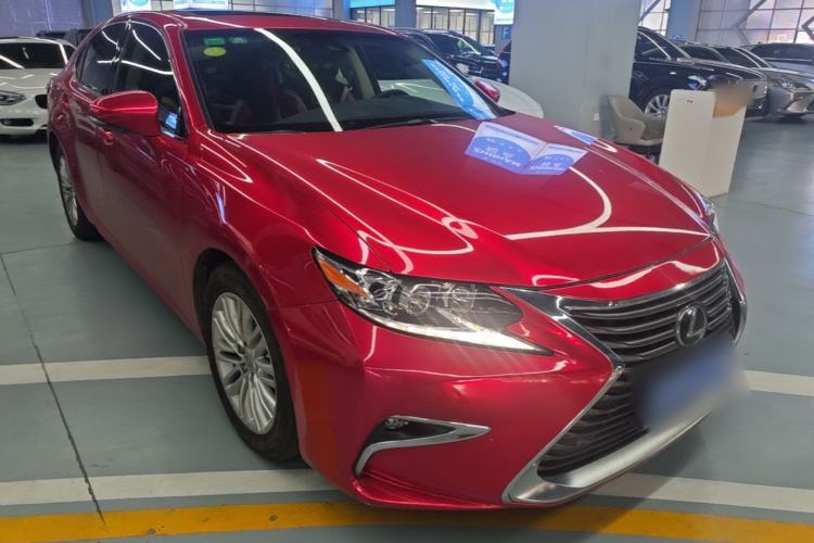 Used Lexus ES 2015 200 Comfort Edition Front Right 45 Deg