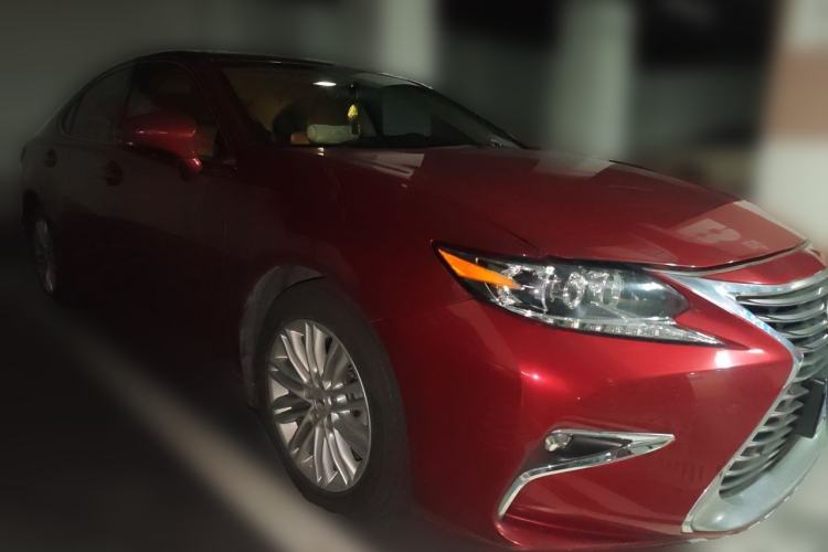 Used Lexus ES 2015 200 Elite Edition Front Right 45 Deg