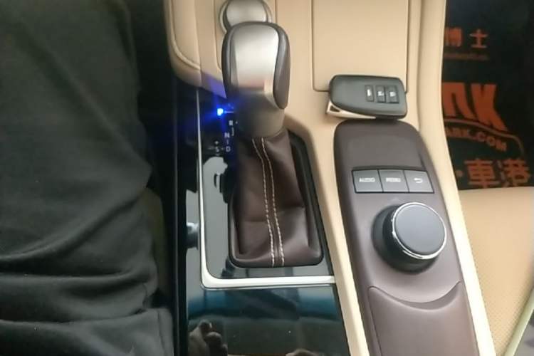 Used Lexus ES 2015 200 Elite Edition Gear Lever