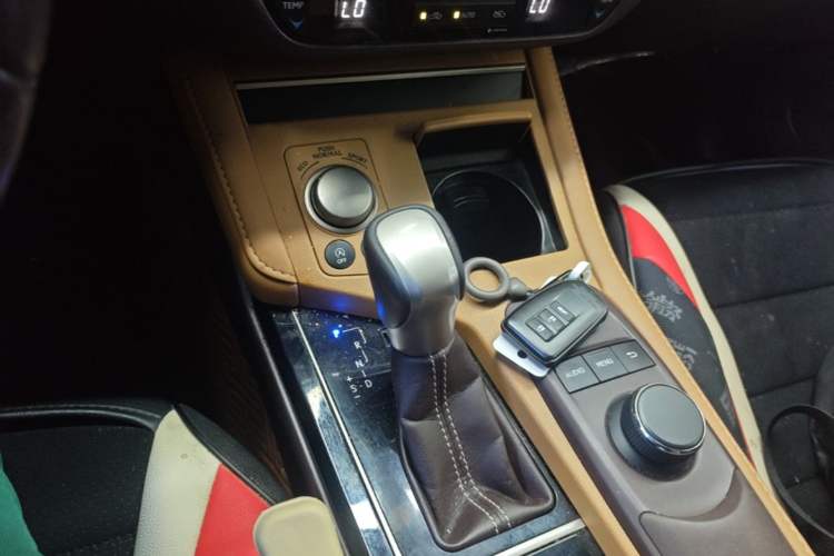 Used Lexus ES 2015 200 Comfort Edition Gear Lever