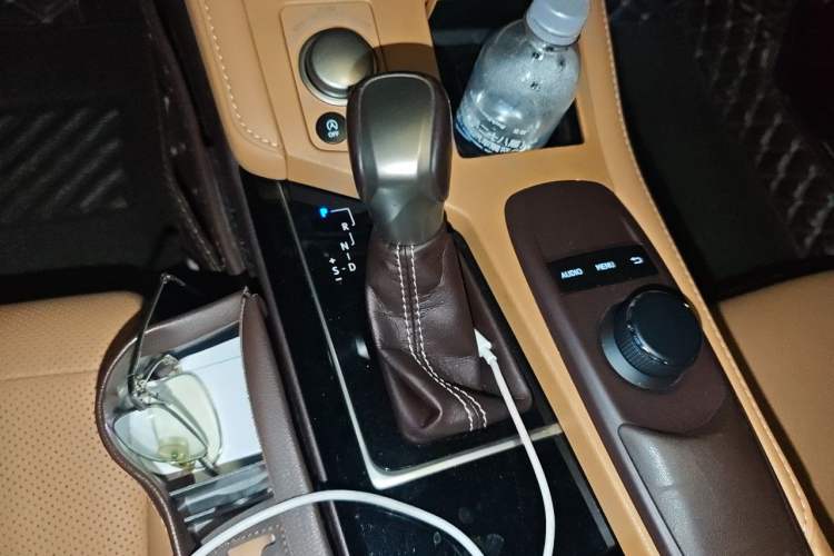 Used Lexus ES 2015 200 Elite Edition Gear Lever