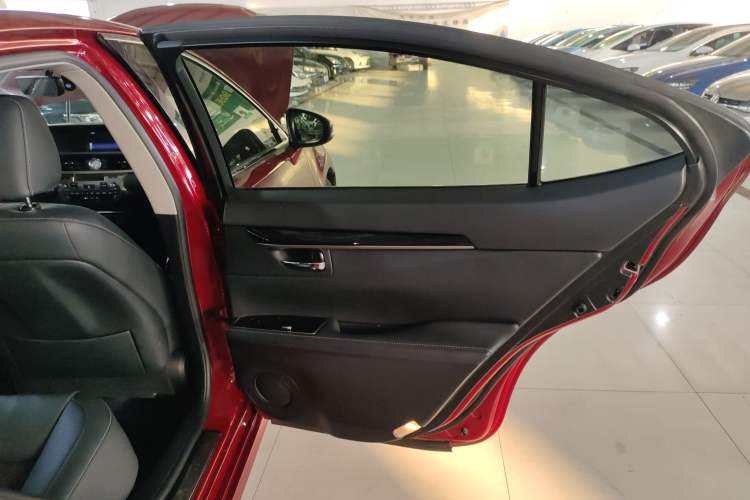 Used Lexus ES 2015 200 Elite Edition Interior 3