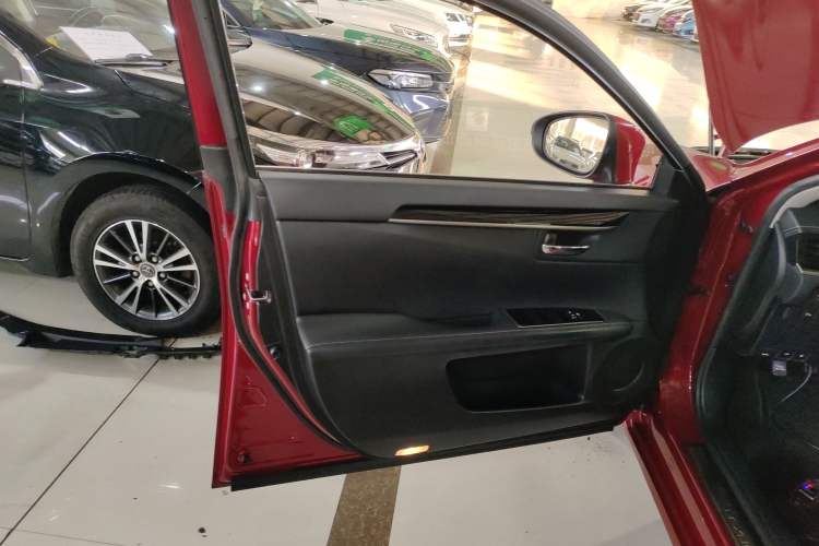 Used Lexus ES 2015 200 Elite Edition Interior 4