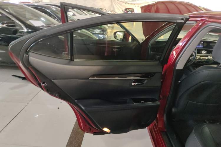 Used Lexus ES 2015 200 Elite Edition Interior 5