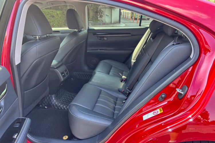Used Lexus ES 2015 200 Elite Edition Interior 6