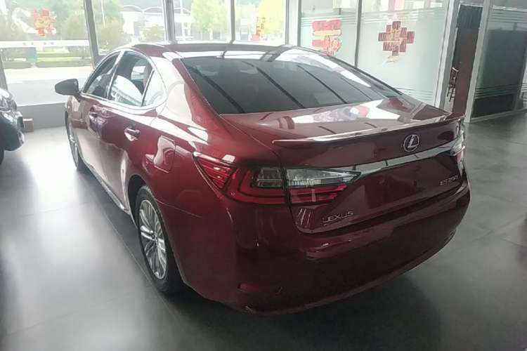 Used Lexus ES 2015 200 Elite Edition Rear Left 45 Deg