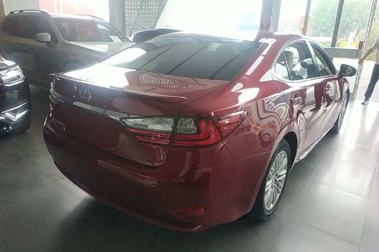 Used Lexus ES 2015 200 Elite Edition Rear Right 45 Deg