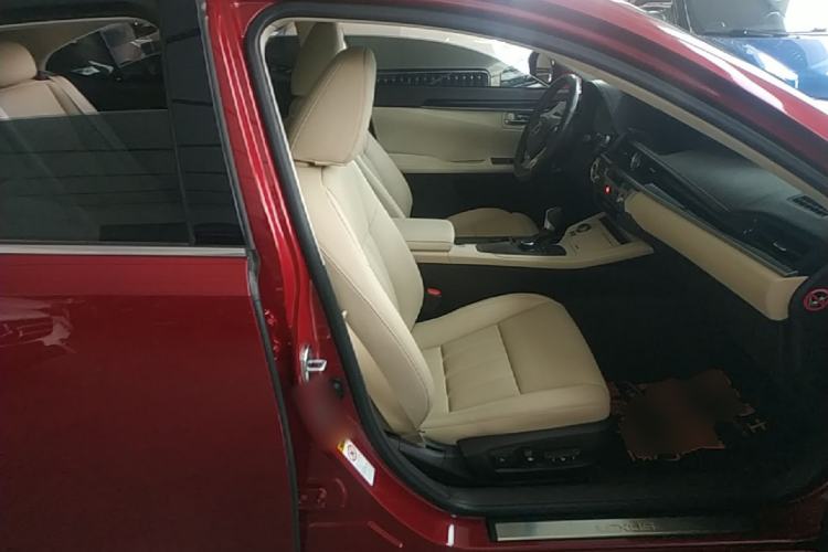 Used Lexus ES 2015 200 Elite Edition Right Front Seat