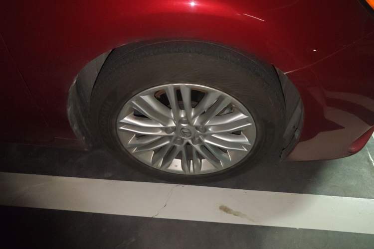 Used Lexus ES 2015 200 Elite Edition Right Front Wheel Hub