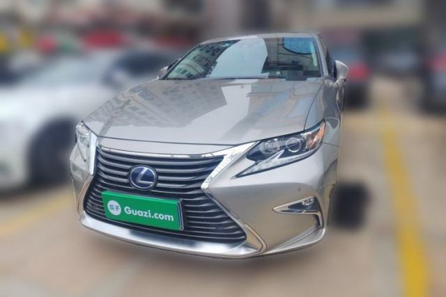 Ojetý Lexus ES 2015 300h Comfort Edition