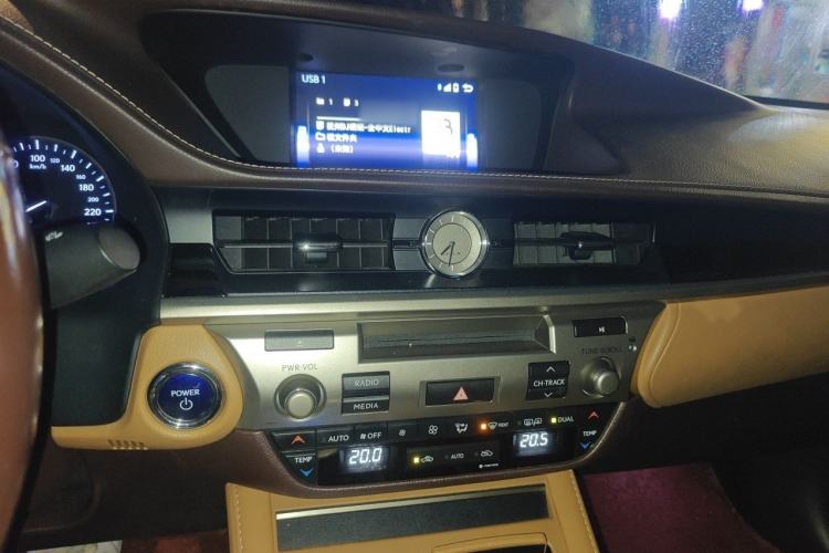 Used Lexus ES 2015 300h Comfort Edition Audio And AC Panel