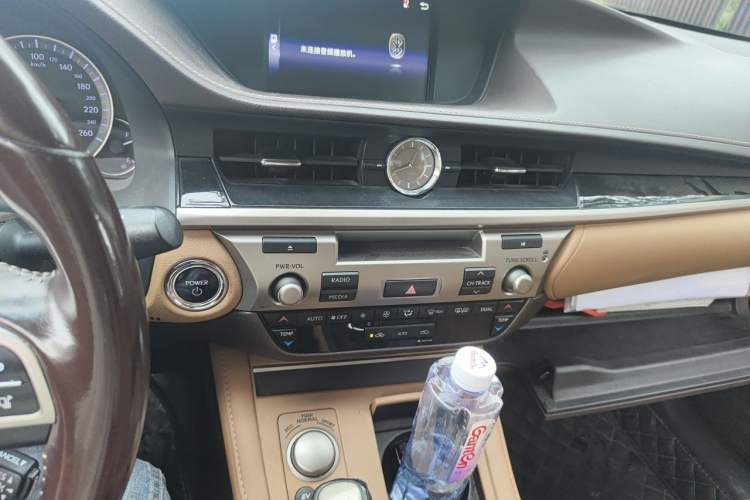 Used Lexus ES 2015 300h Comfort Edition Audio And AC Panel