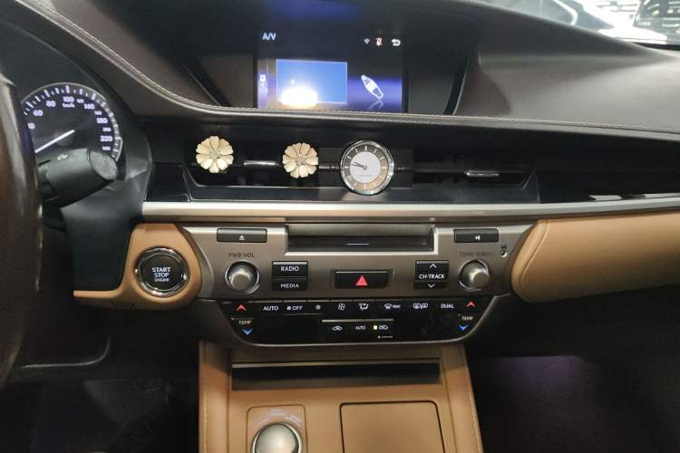 Used Lexus ES 2015 200 Elite Edition Audio And AC Panel