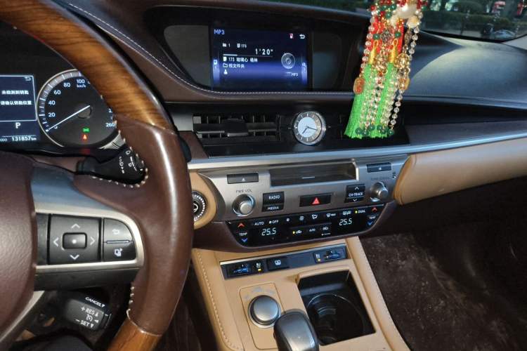 Used Lexus ES 2015 250 Elegant Edition Audio And AC Panel
