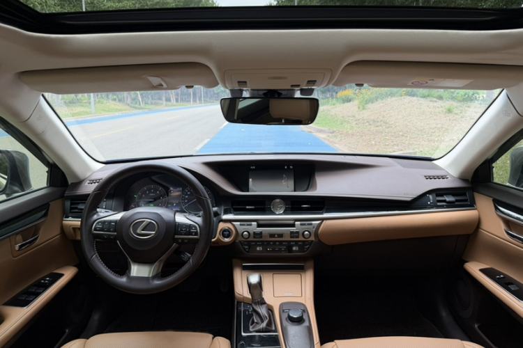Used Lexus ES 2015 300h Comfort Edition Audio And AC Panel
